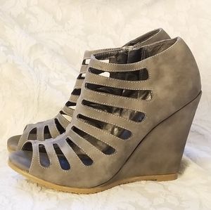 Coconuts by Matisse Strappy Gray Wedge Sandal